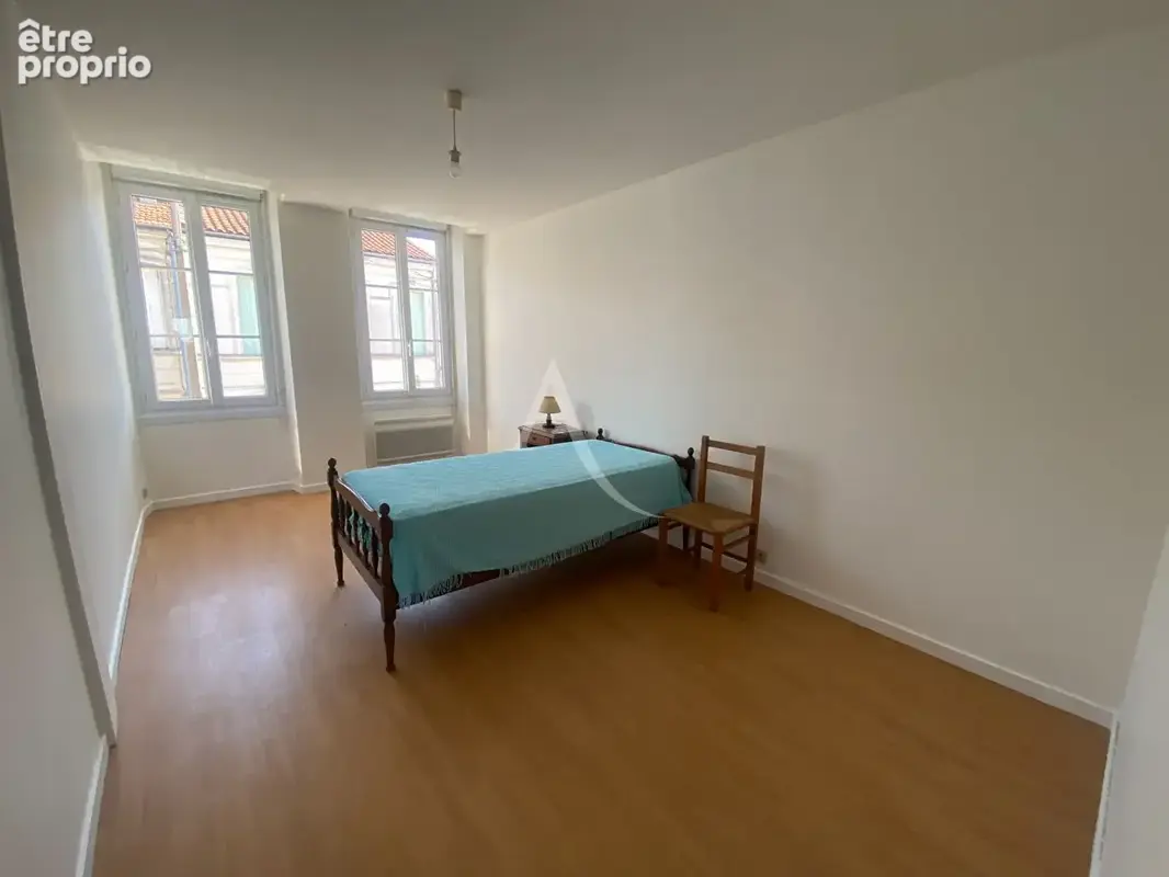 Maison de ville à étage avec jardin et dépendances - photo 11