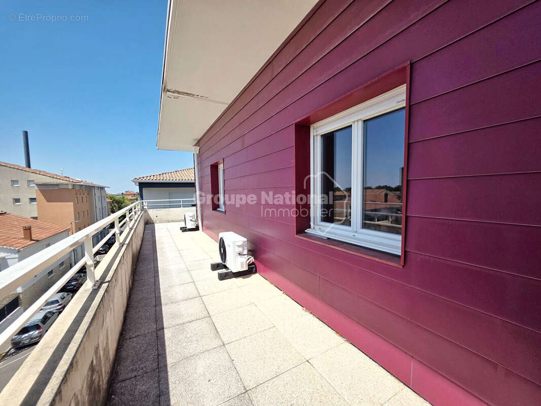 À vendre -Bel appartement T2 de 43 m² avec grande terrasse et double parking -Centre-ville de Miramas - photo 10