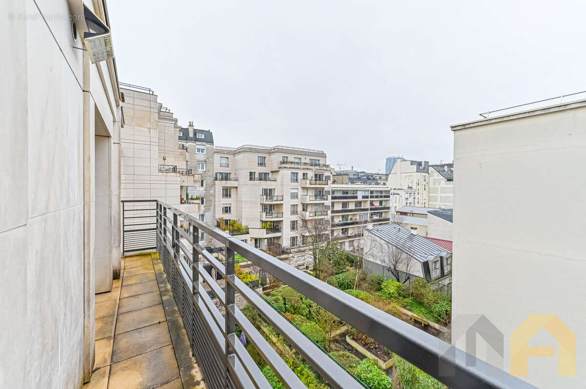 Appartement à LEVALLOIS-PERRET