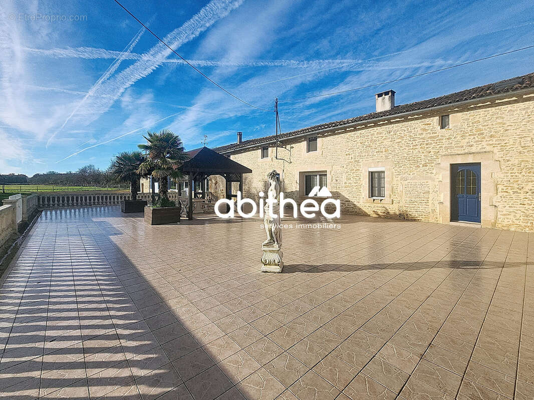 Maison à VILLEFAGNAN