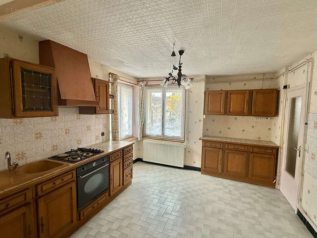 Maison à TOURZEL-RONZIERES