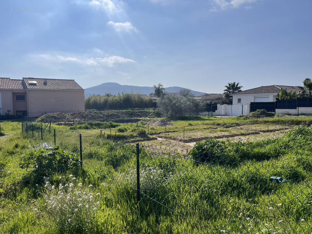 Terrain à HYERES