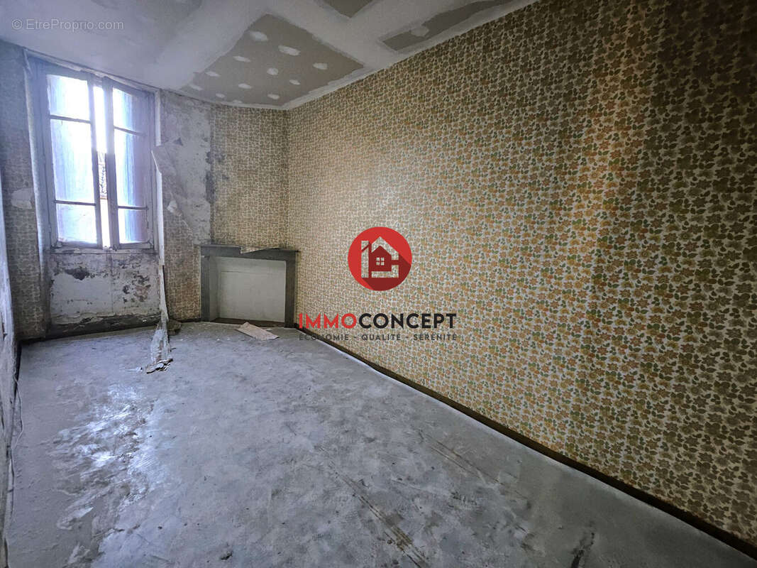 Appartement à BAGNOLS-SUR-CEZE