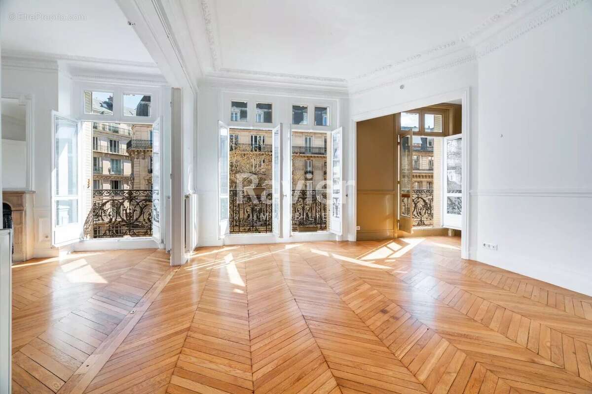 Appartement à PARIS-17E