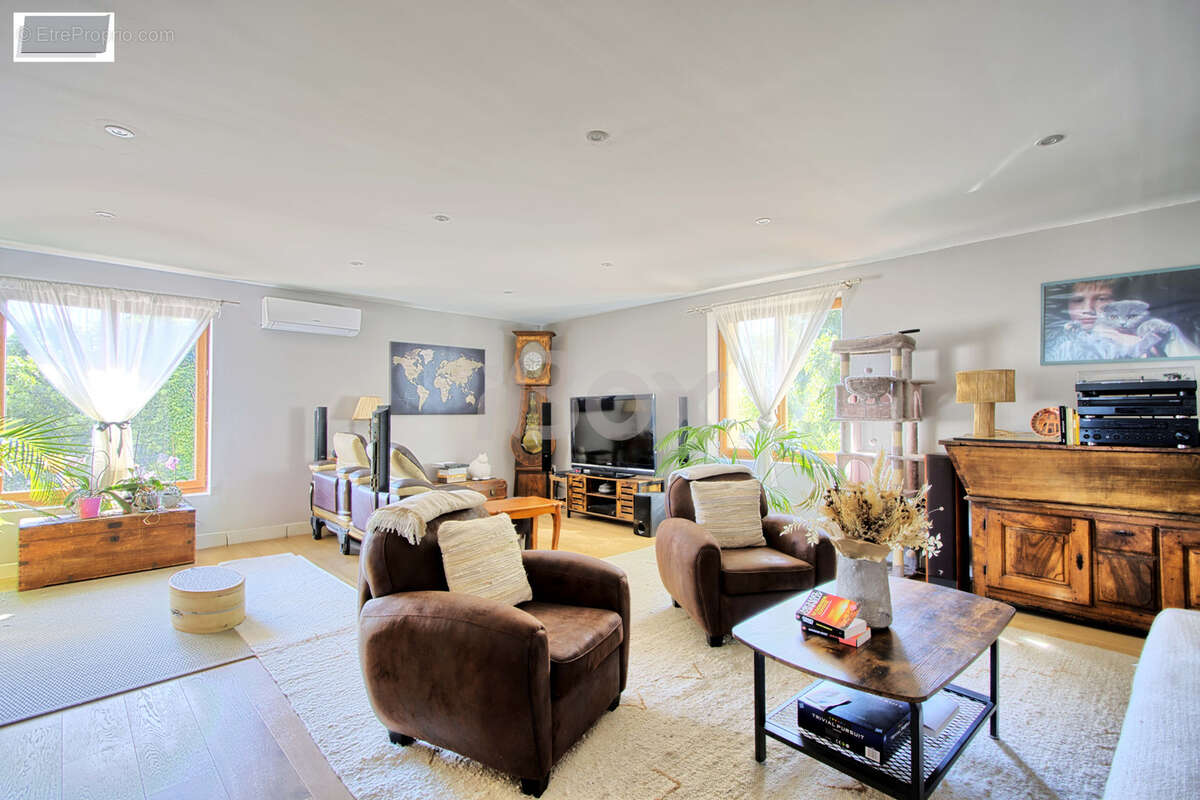 Appartement à SOLLIES-VILLE