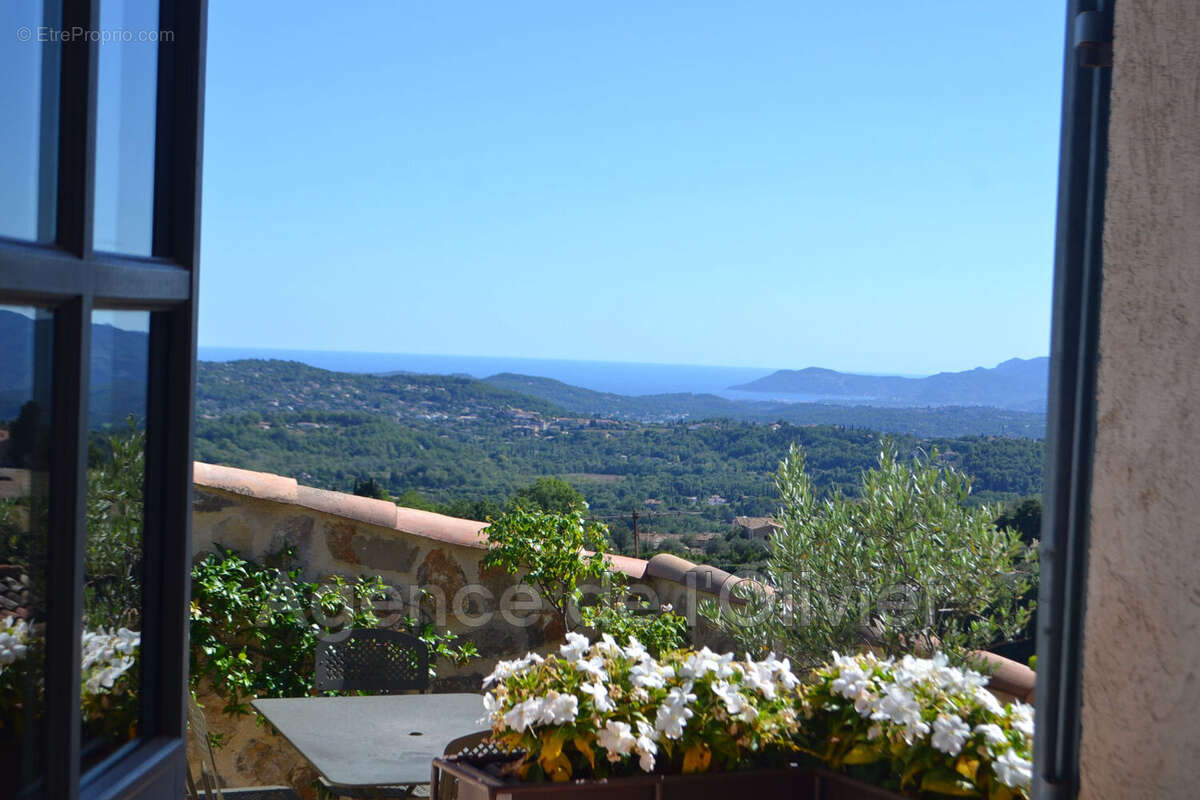 Maison à CHATEAUNEUF-GRASSE