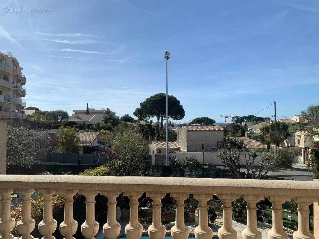 Maison à SAINT-LAURENT-DU-VAR