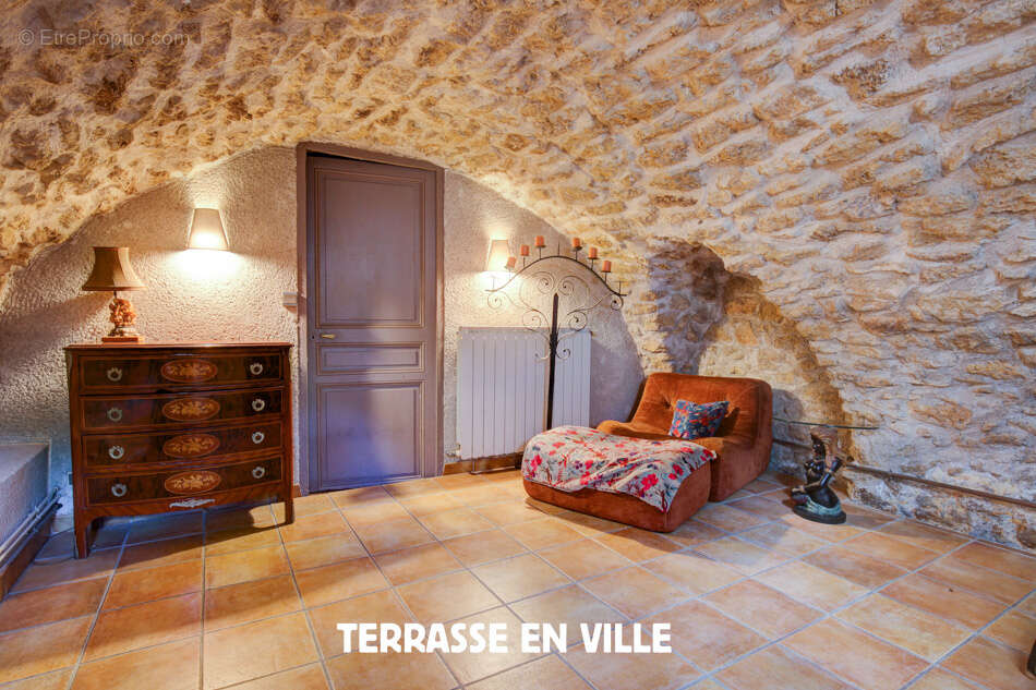 Pélissanne - t 5/6 - maison-de-ville 207m2 - jardin - 499 000 € - photo 4