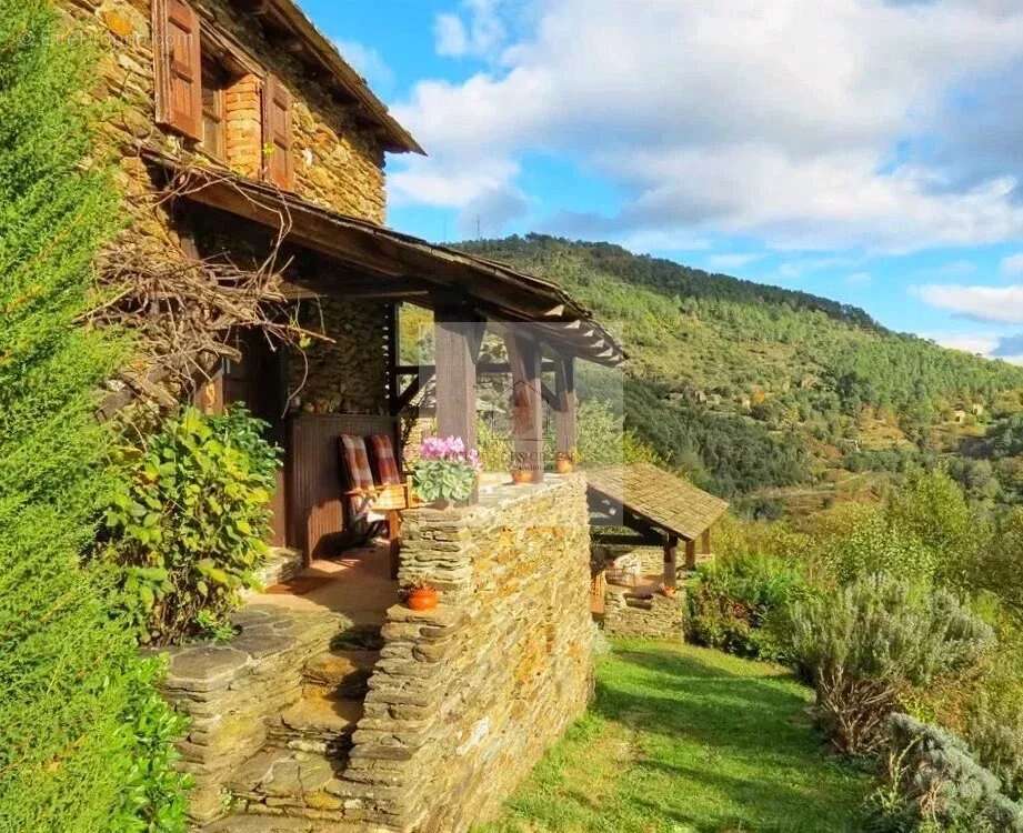 Maison à SAINT-GERMAIN-DE-CALBERTE