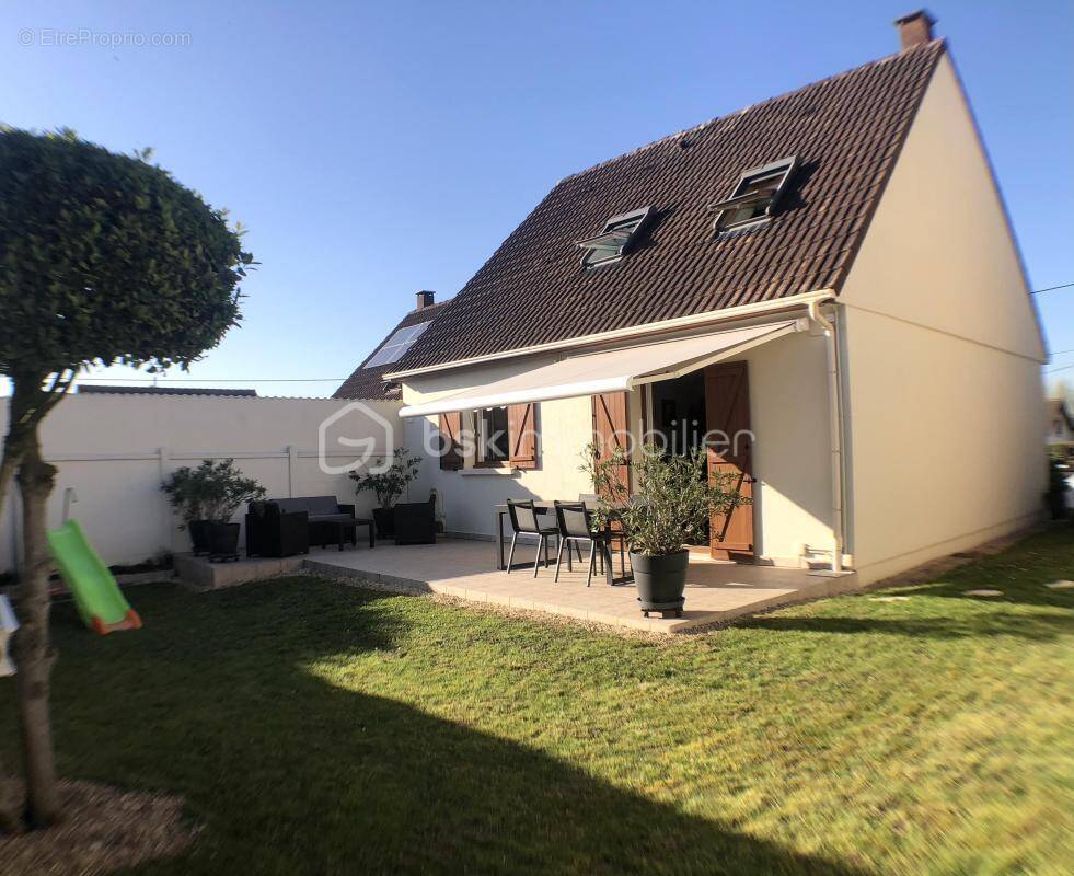 Maison à LE THILLAY