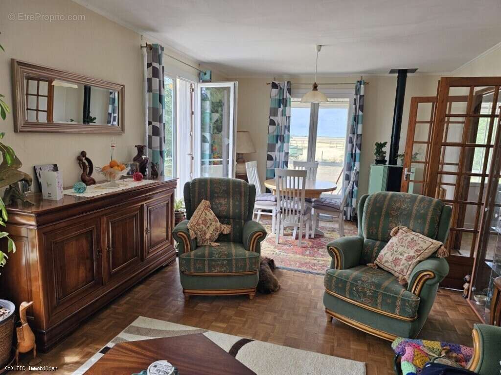 Maison à AUNAC