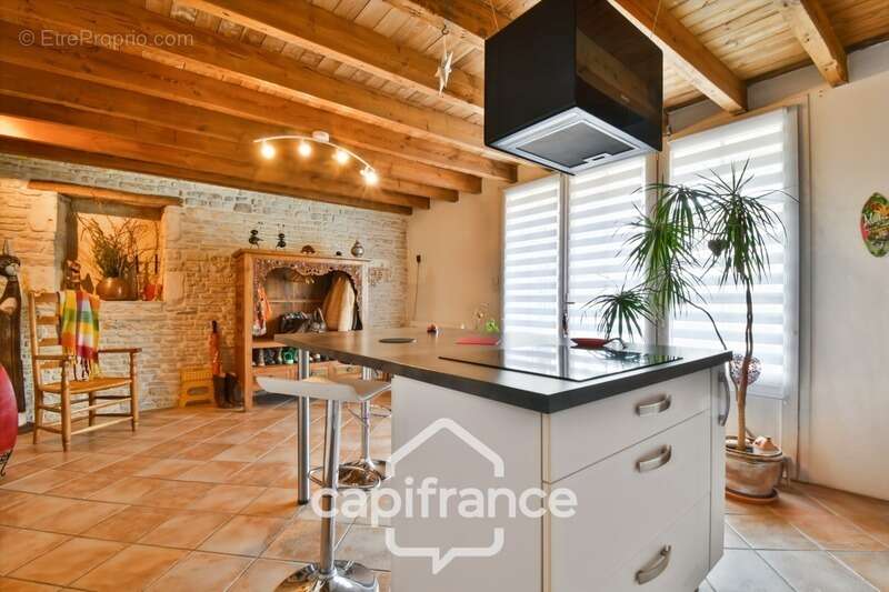 Maison à vendre 5 pièces ASNIERES LA GIRAUD (17) avec jardin, dépendances et garage - photo 16