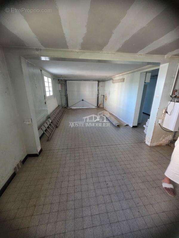 COUP DE COEUR  Maison familiale avec grand terrain et potentiel à Martigues - photo 9