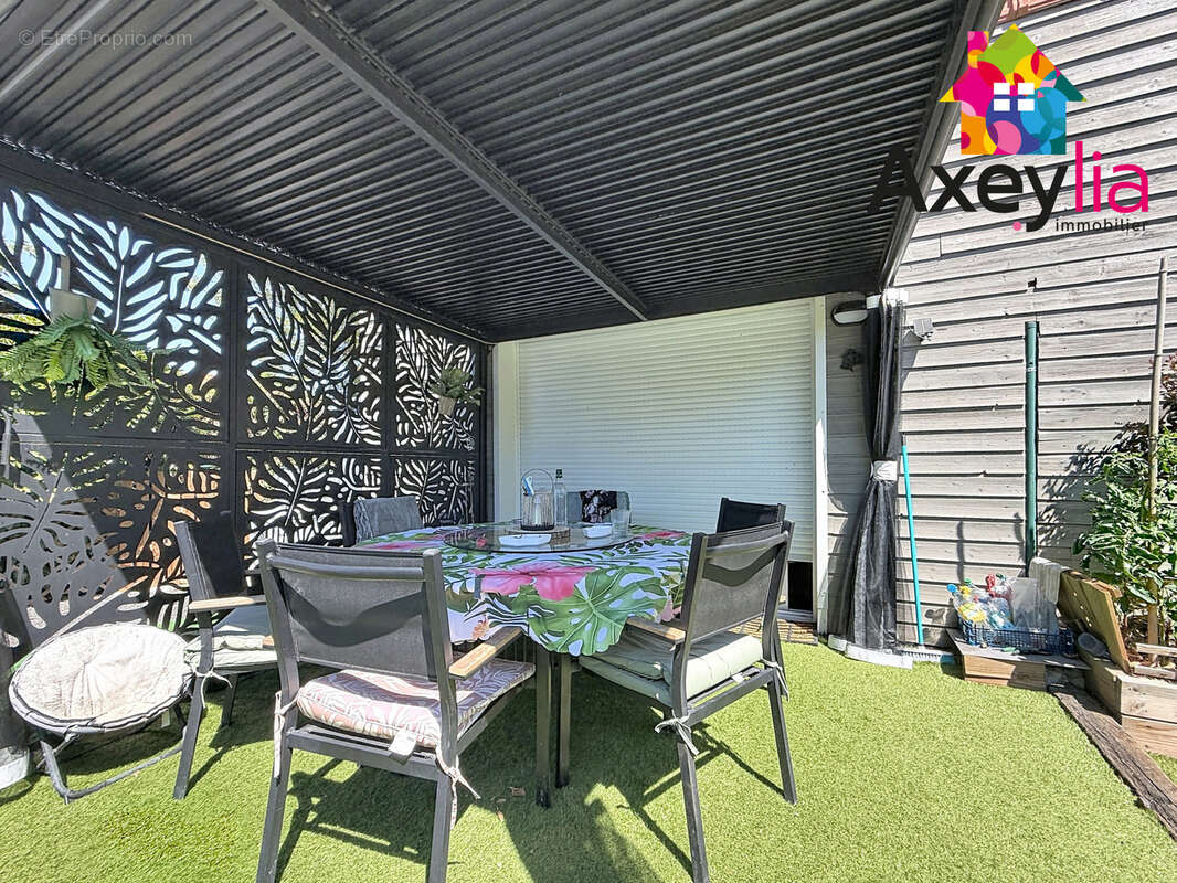 A vendre - riorges - propriété avec grande maison d'habitation, appartement indépendant, terrain et piscine - photo 22