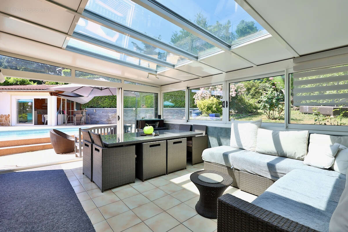 Maison à COLLONGES-AU-MONT-D'OR