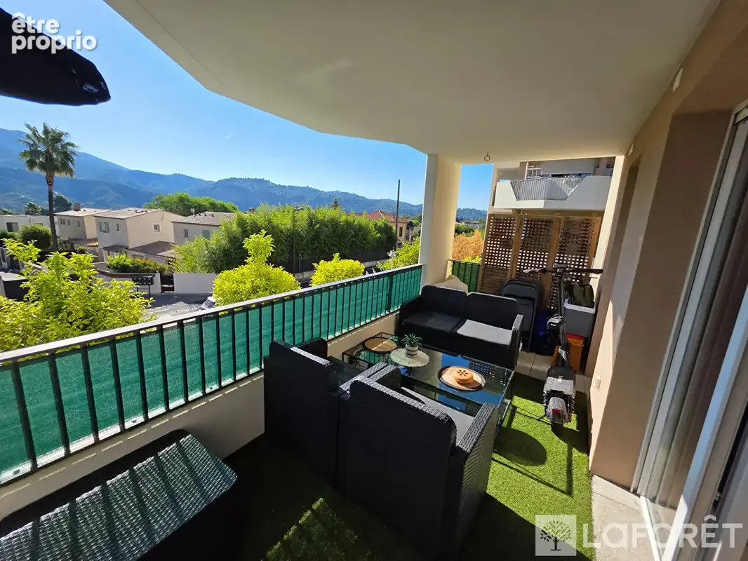 Appartement à CARROS