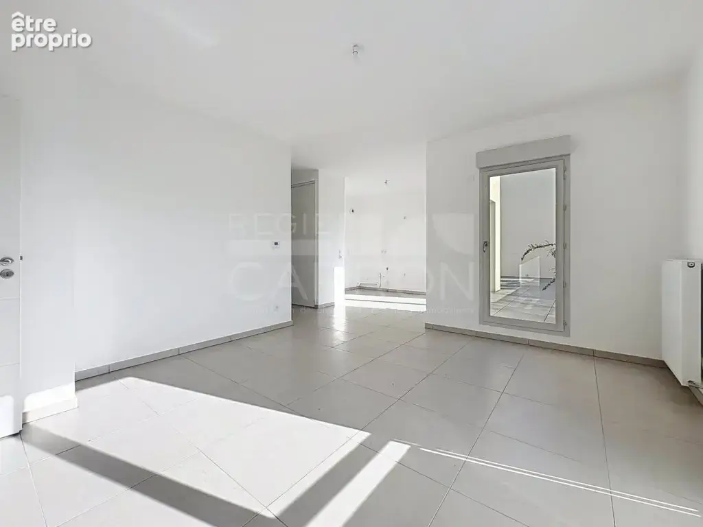 Crepieux centre village t4 78m² + terrasse 110m² 2 stationnements 440000€ - photo 7