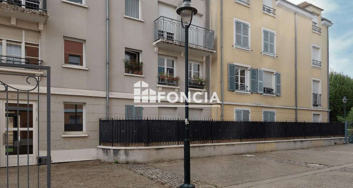 Appartement à CORBEIL-ESSONNES