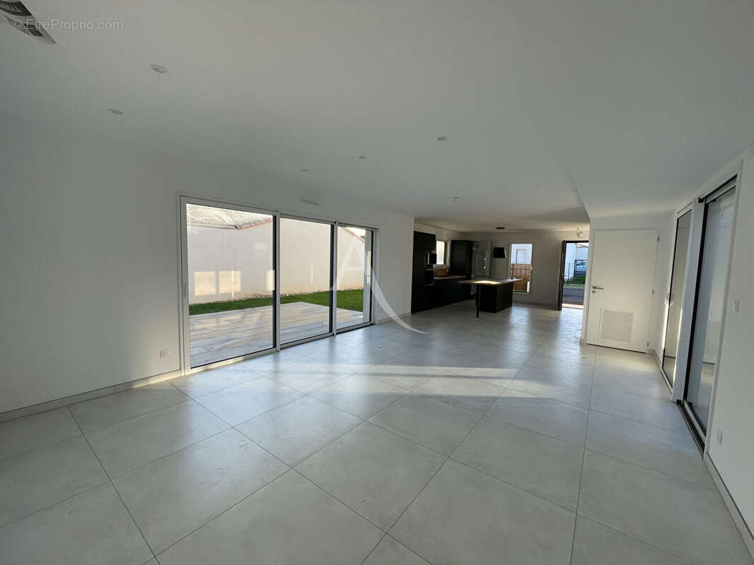 Maison Saint Hilaire La Foret 4 pièce(s) 111 m2 - photo 2