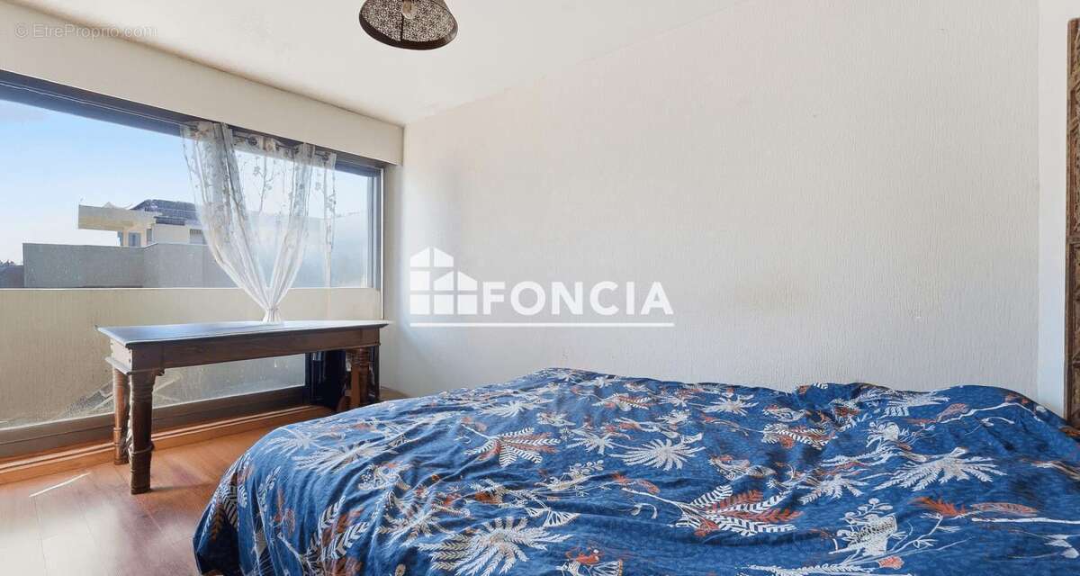 Appartement à SAINT-LAURENT-DU-VAR