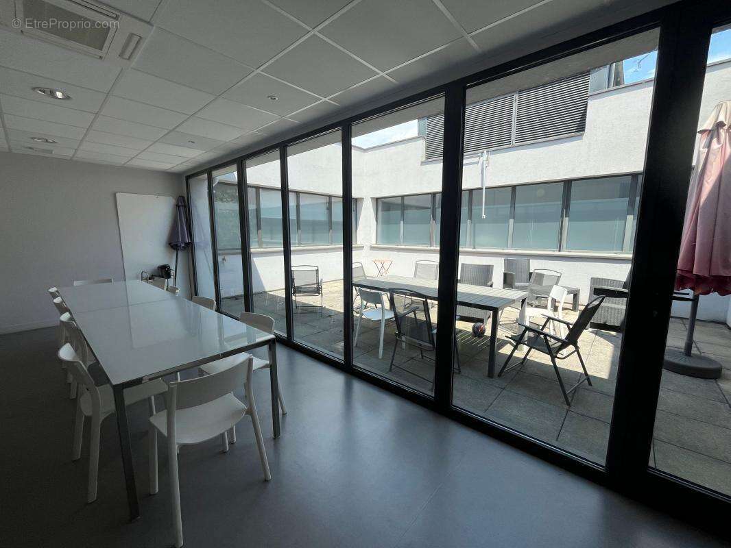 Commerce à CHARVIEU-CHAVAGNEUX