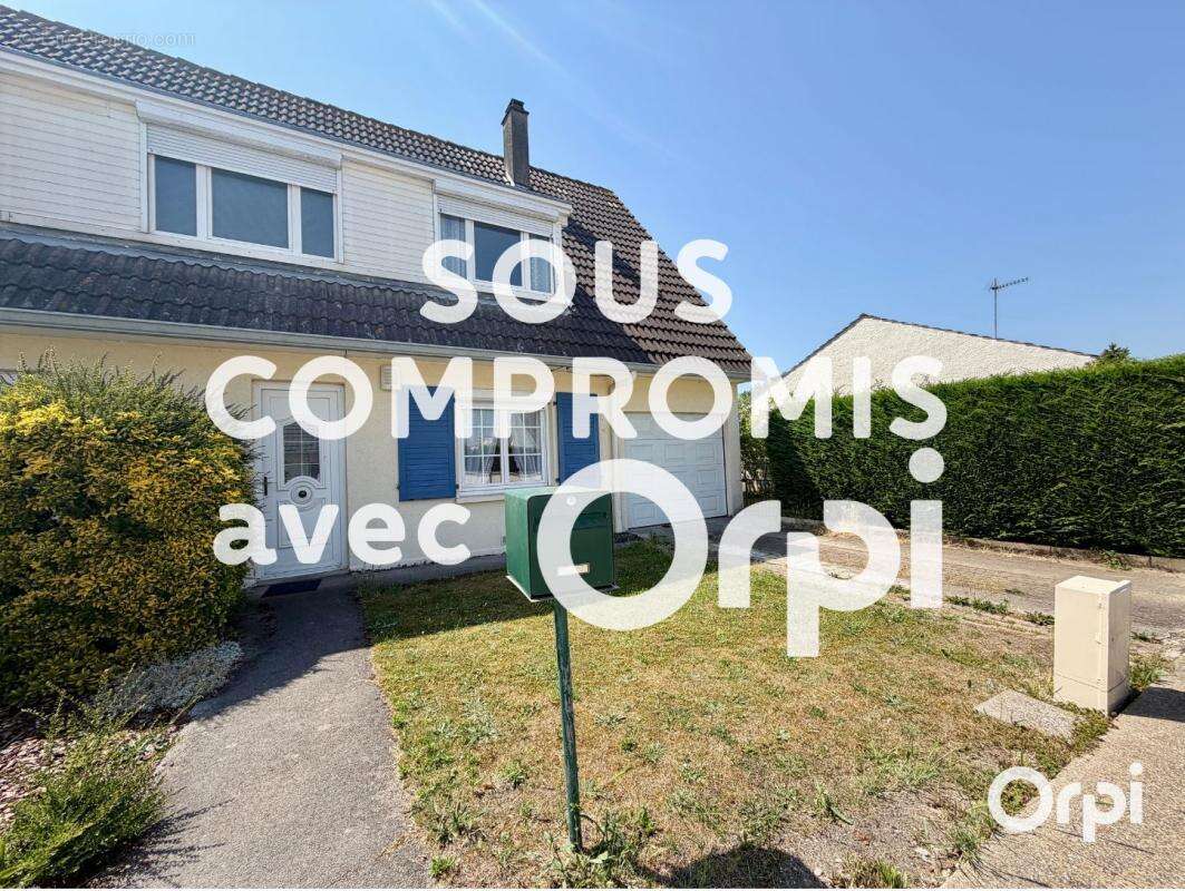 Maison à OYE-PLAGE