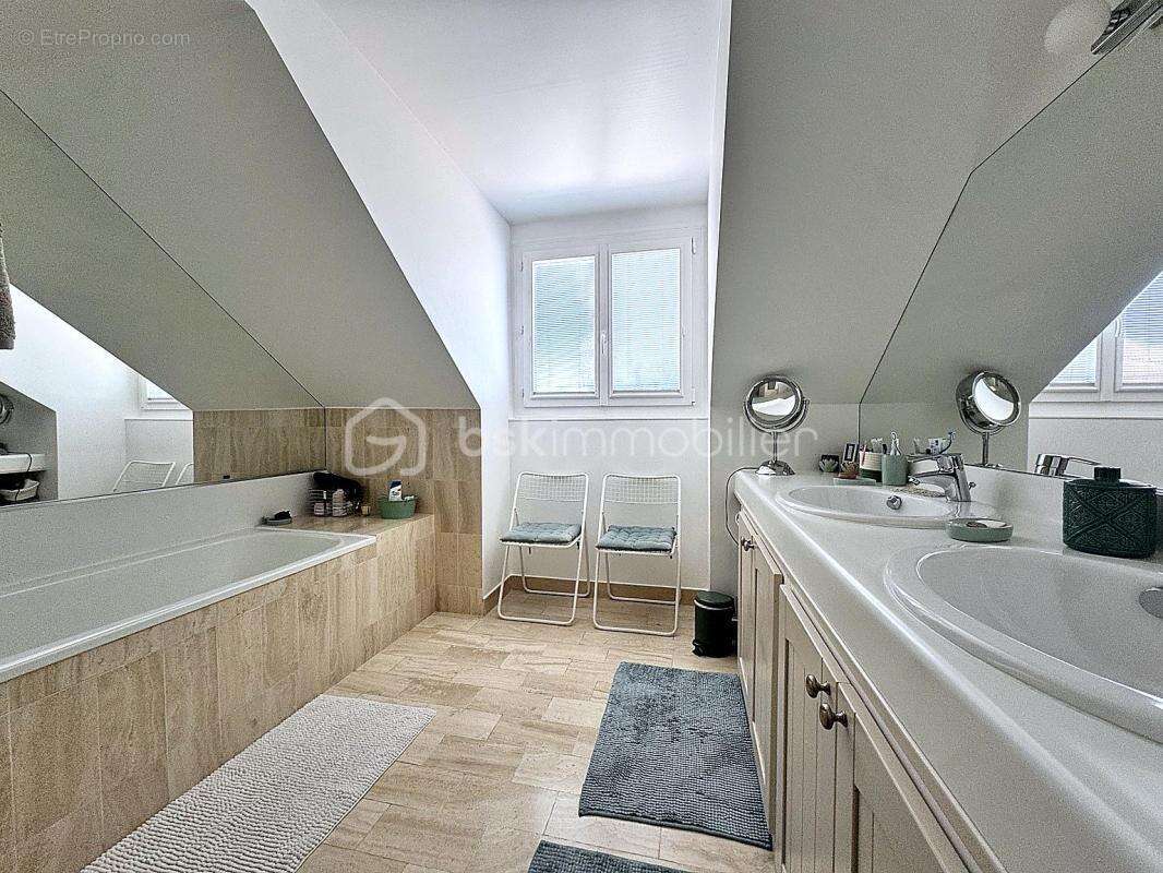 Maison à MAROLLES-EN-HUREPOIX