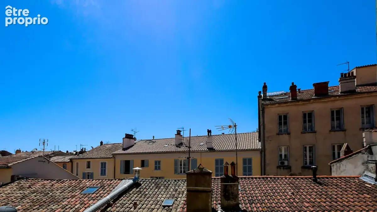 T2 plein Sud vue sur les toits du vieux Hyères - photo 9