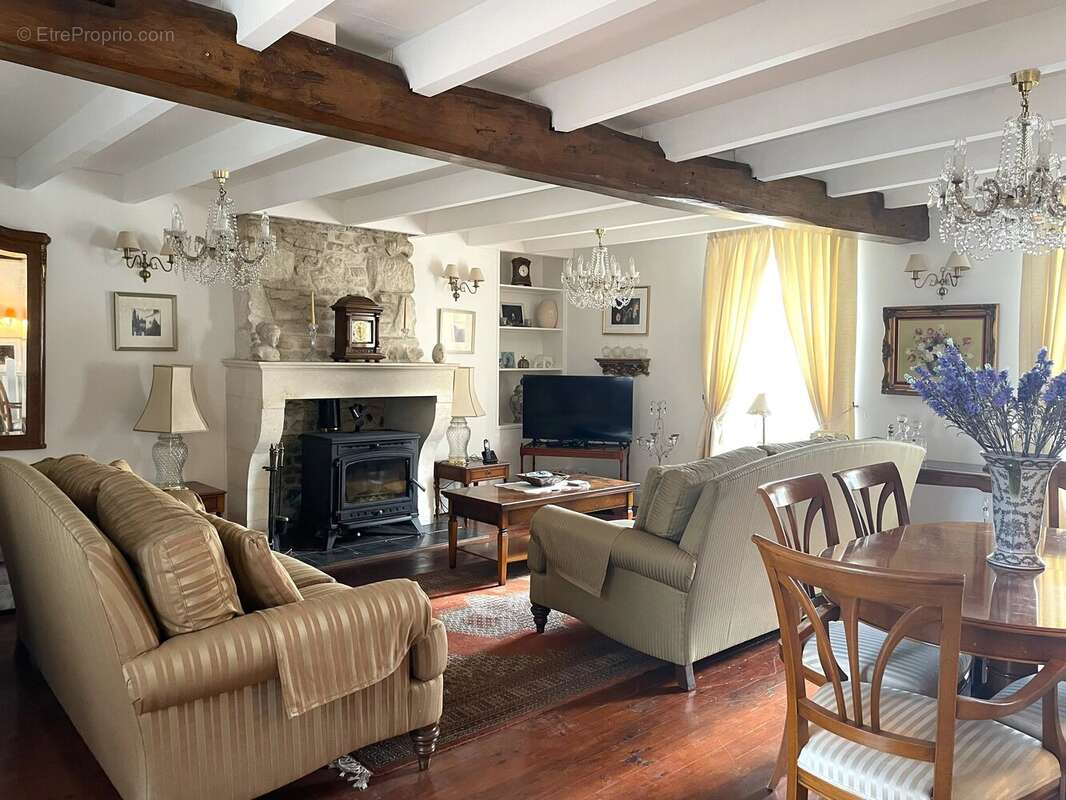 Maison à SAINT-PIERRE-DE-JUILLERS