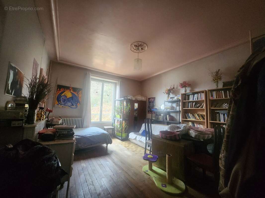 Maison à SAINT-LEONARD-DE-NOBLAT