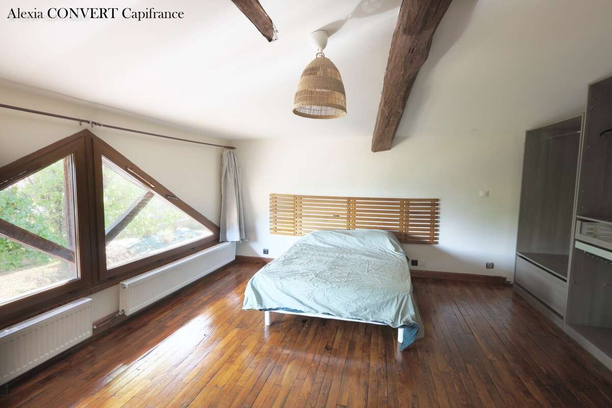 Ferme Rénovée à vendre 6 pièces 249m² SAINT DENIS LES BOURG (01) - photo 12