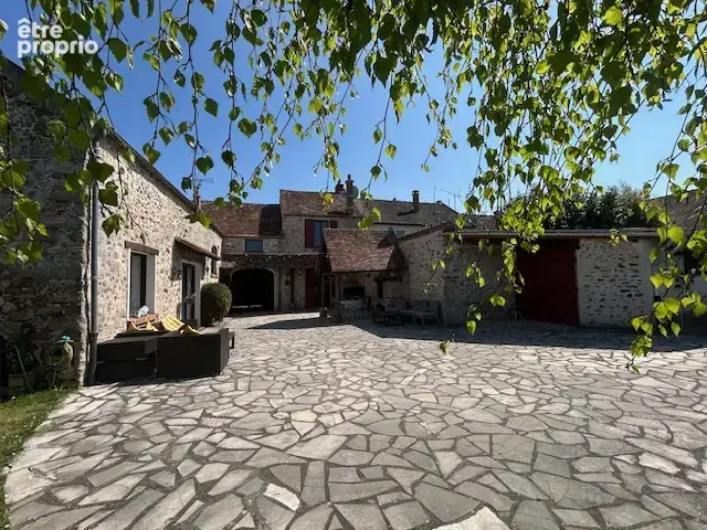 MARCOUSSIS - Ancien Corps de Ferme Rénové - Belles prestations - Excellent état - Garage - Jardin 800 m2 - photo 2