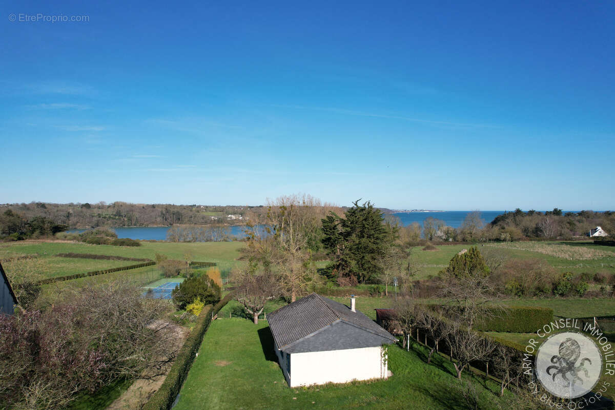 Maison à SAINT-JACUT-DE-LA-MER