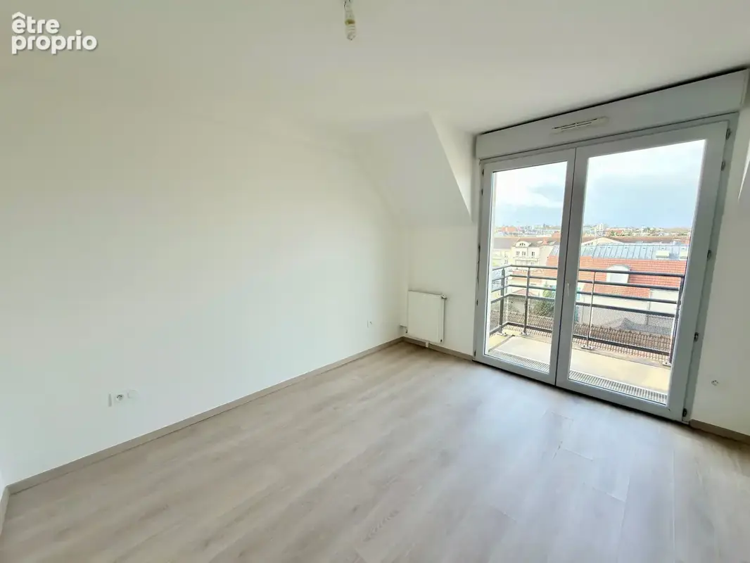 Rue Henri-Barbusse  Exclusivité — Appartement en dernier étage avec deux balcons - photo 3