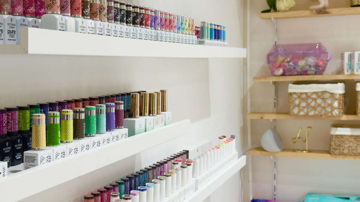 Commerce à SIMIANE-COLLONGUE