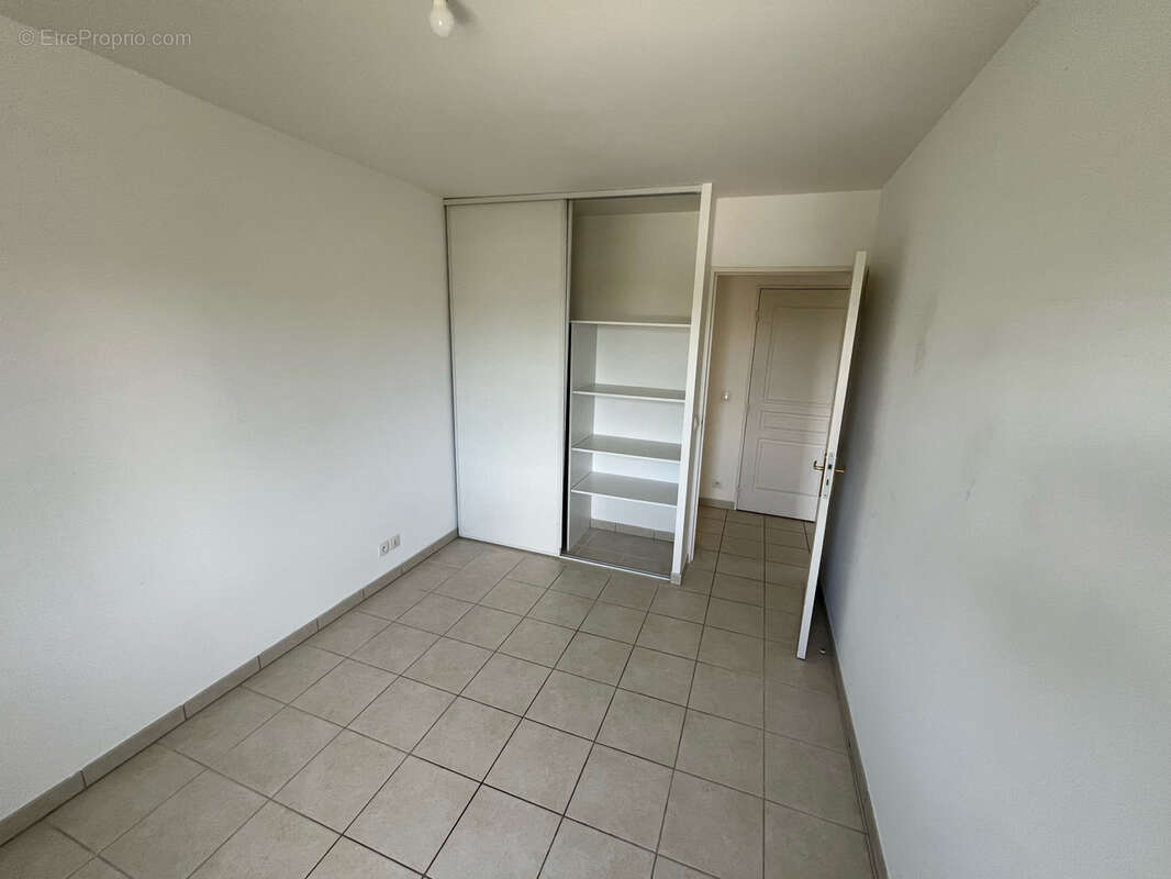 Appartement T4 traversant de 87 m2 avec terrasse, garage et parking   Manosque - photo 12