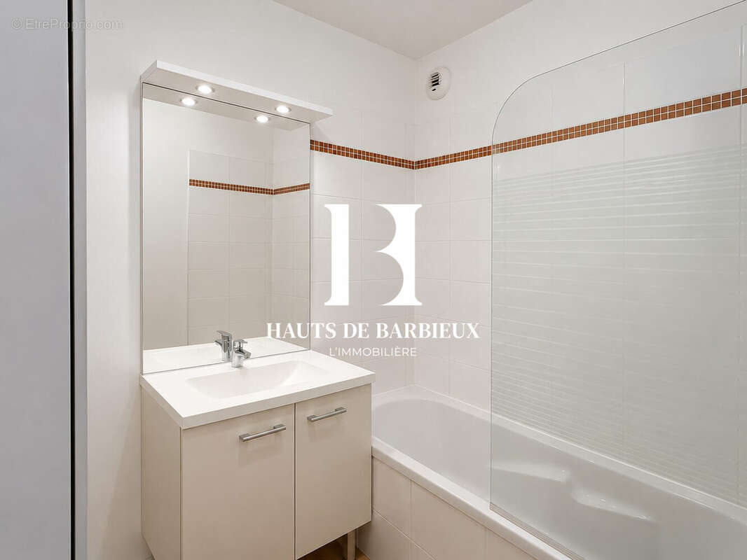 Salle de bain - Appartement à WASQUEHAL