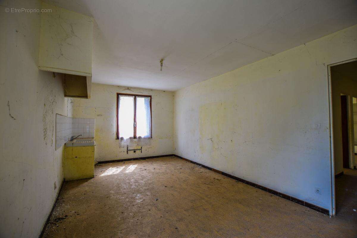 Maison à SAINT-LAURENT-DES-ARBRES