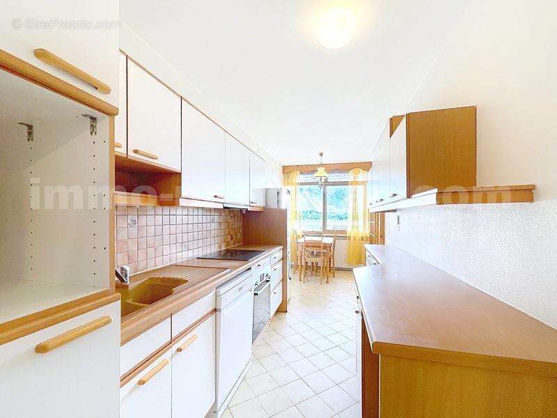 Appartement_T4_Gaillard_belle_superficie_proche_prox_frontière_Suisse_direction_GENEVE_autoroutes_investissement_locatif_vente_vue_séjour_cuisine_ouverte_ - Appartement à GAILLARD