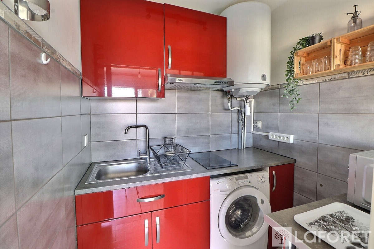 Studio meublé Hyères avec balcon- Parking privé + cave - photo 5