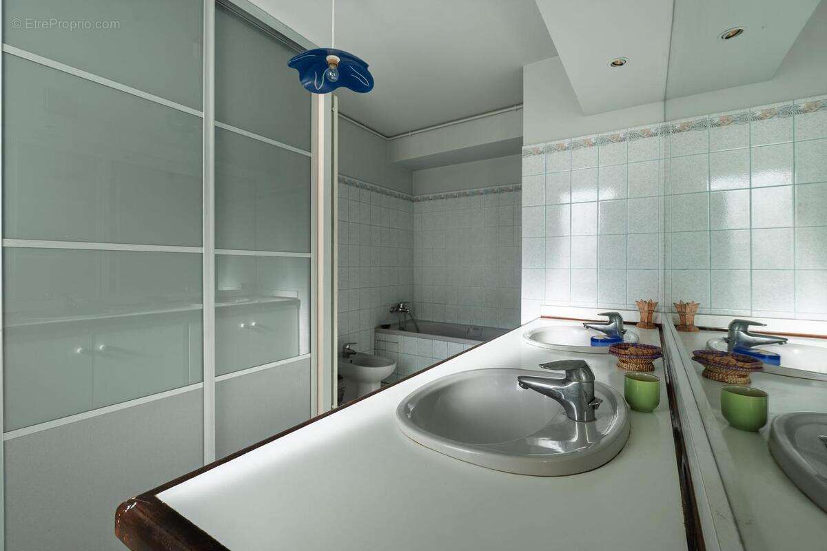 Appartement à MARSEILLE-7E