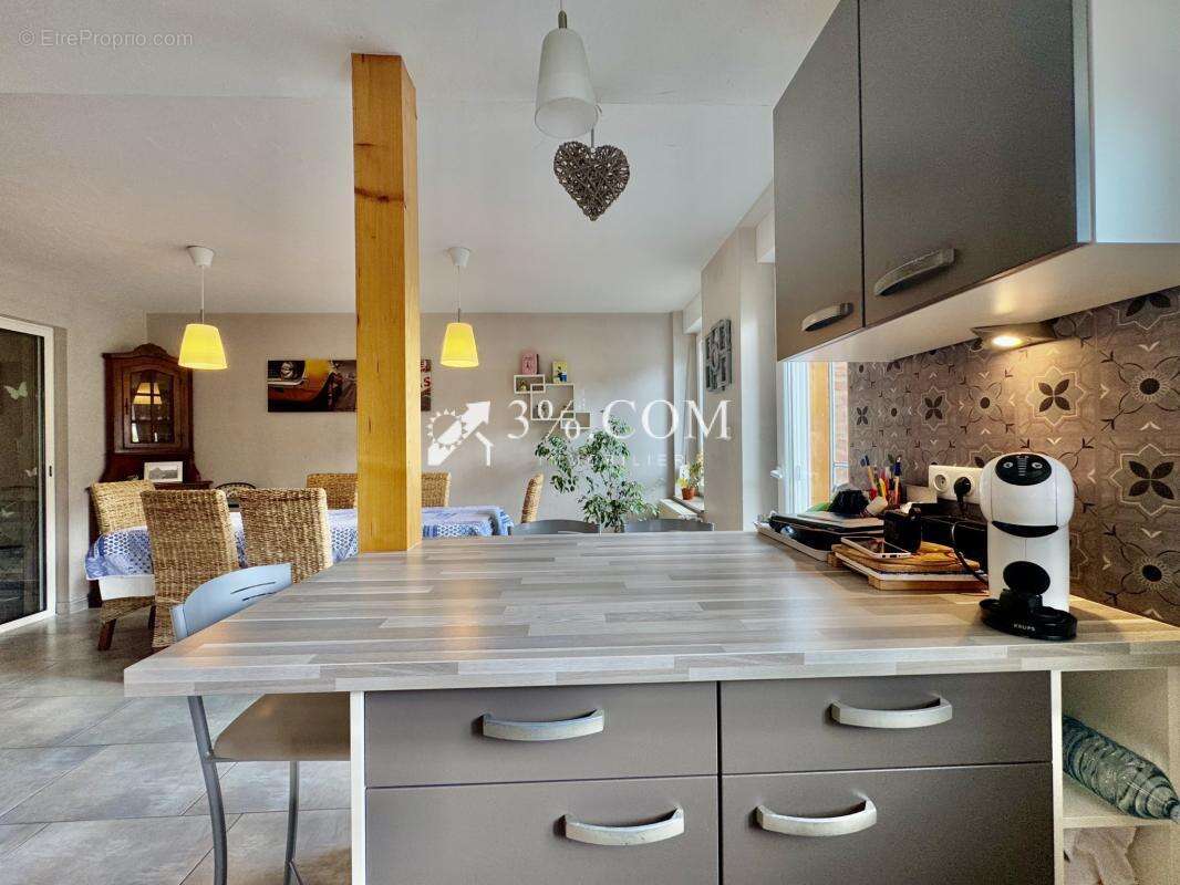3%COM Une  grande maison rénovée avec dépendance sur 32 ares - photo 8