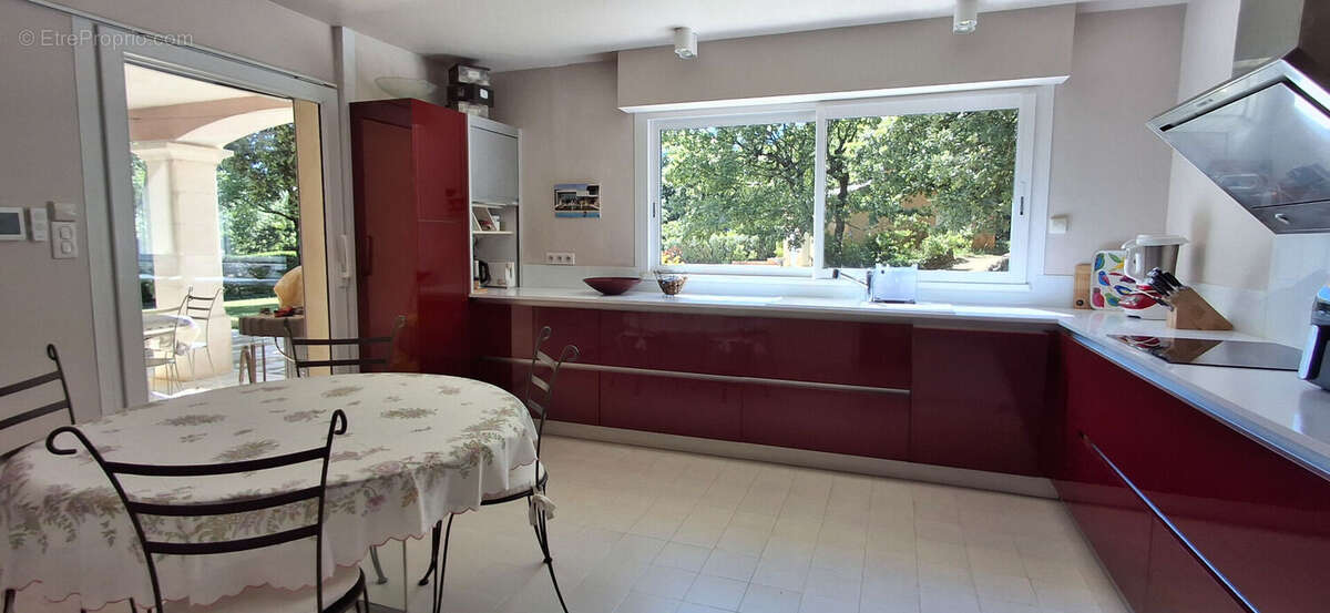 A vendre,  Drôme provençale, Belle Villa de 200 m2, piscine, garages, terrain  arboré de 3400m². - photo 11