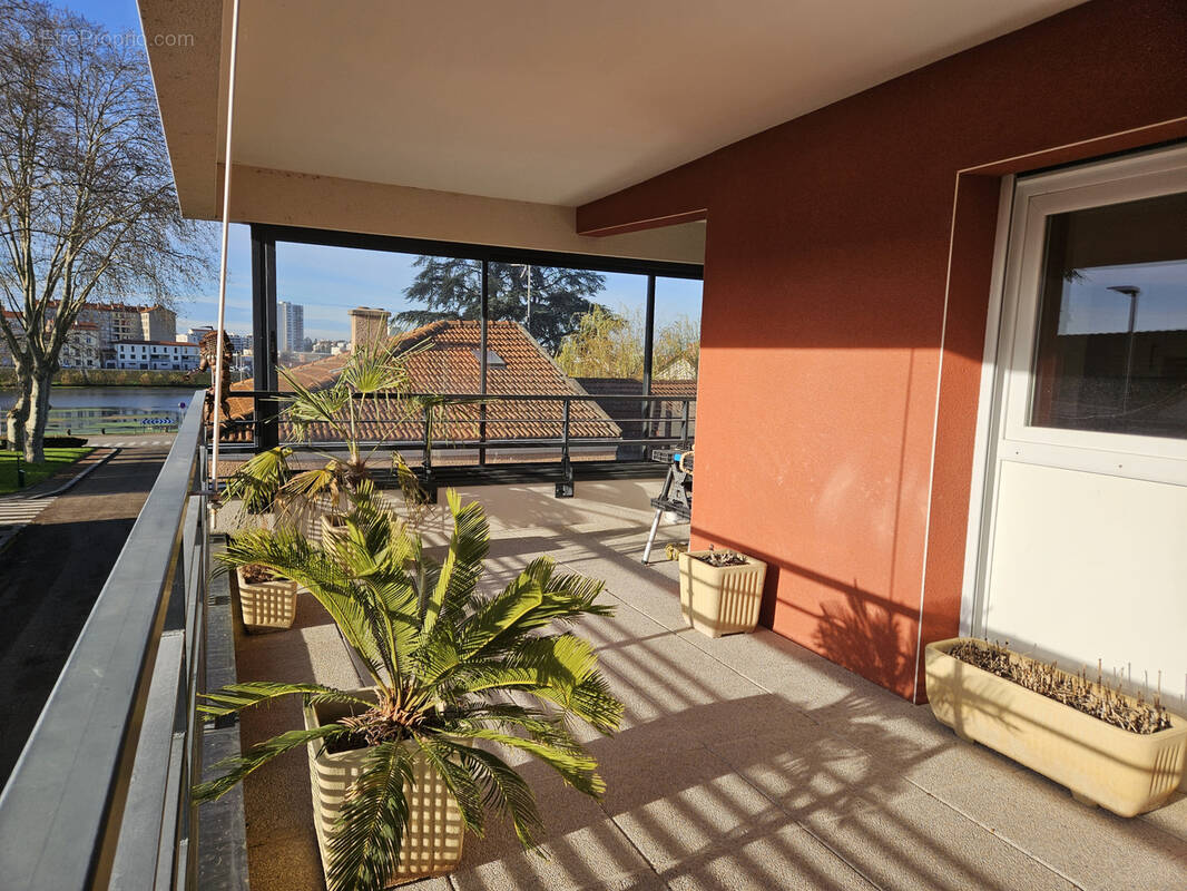 Appartement à LE COTEAU