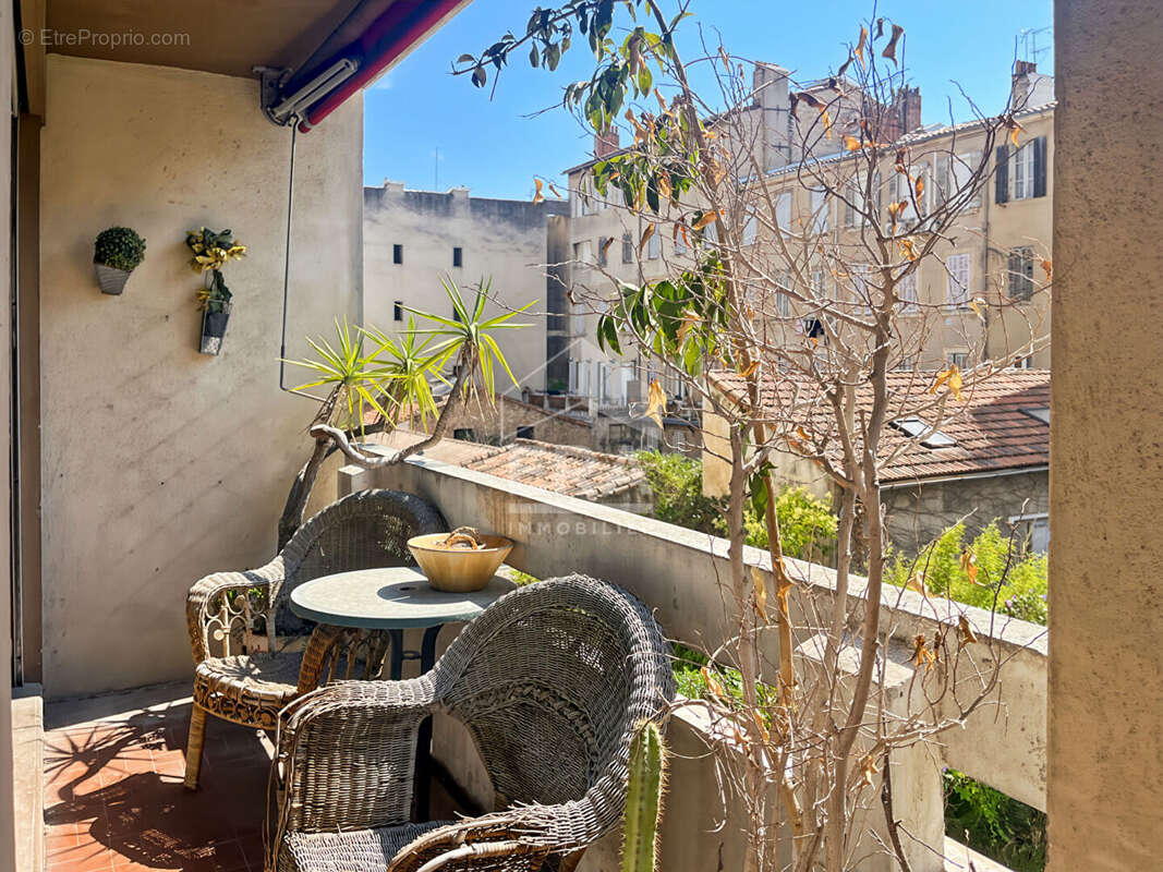 Appartement à MARSEILLE-4E