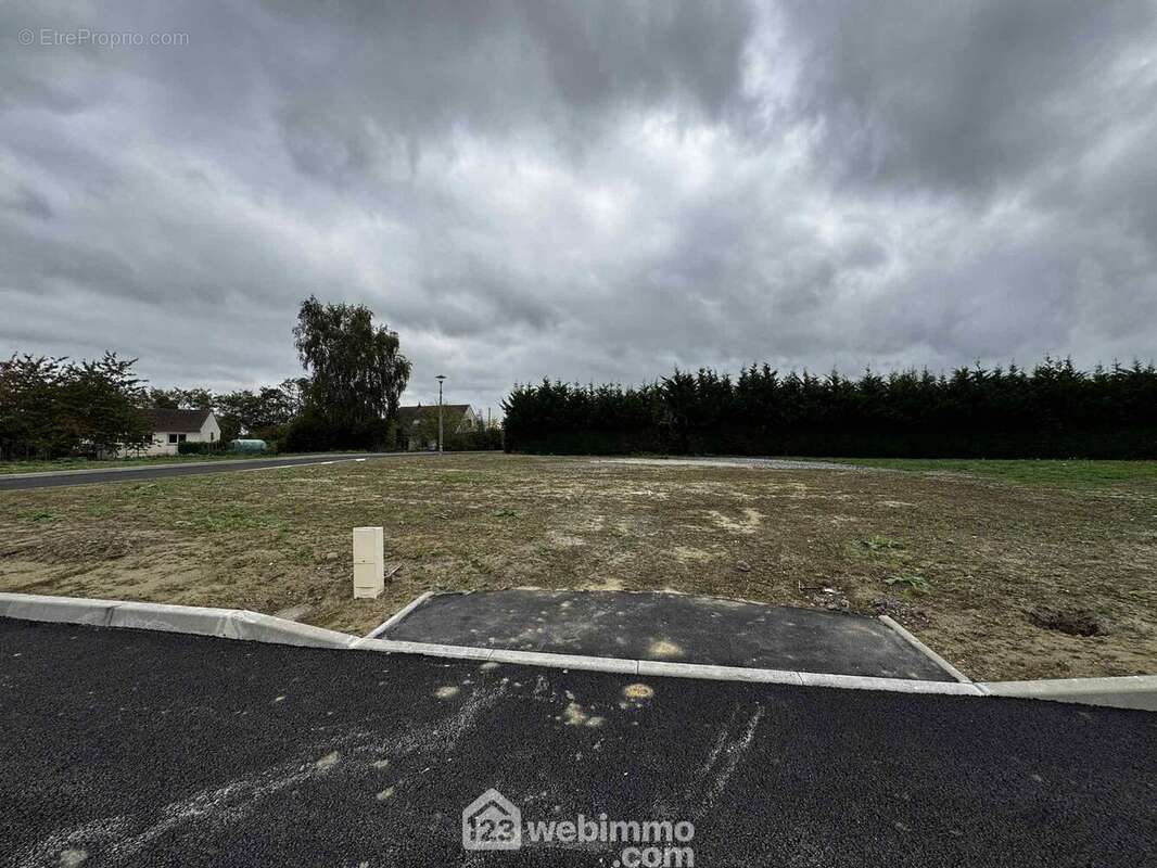 Une opportunité rare à ne pas manquer : ce terrain n?attend plus que vous et votre projet ! - Terrain à VERSIGNY