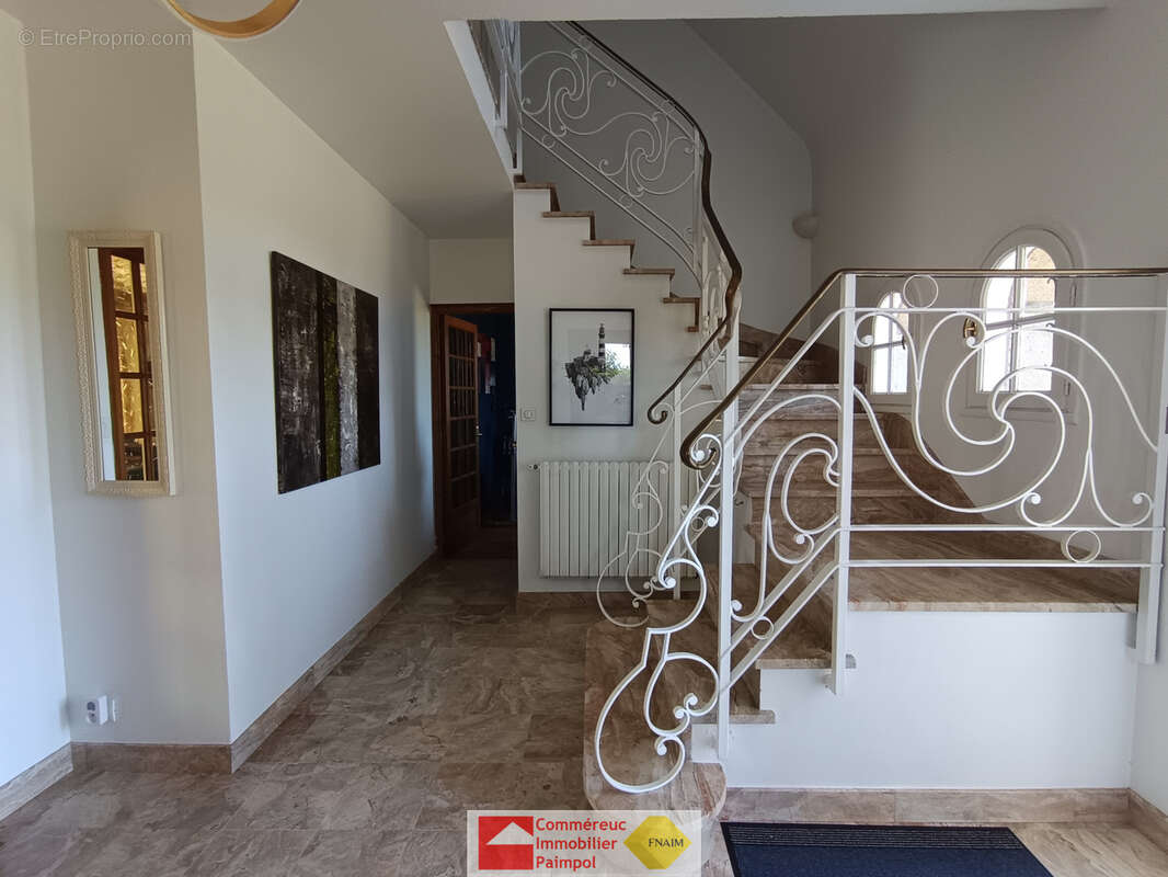 KERFOT, maison familiale de 134 m2 sur un terrain paysagé de 4 280 m2 - photo 2
