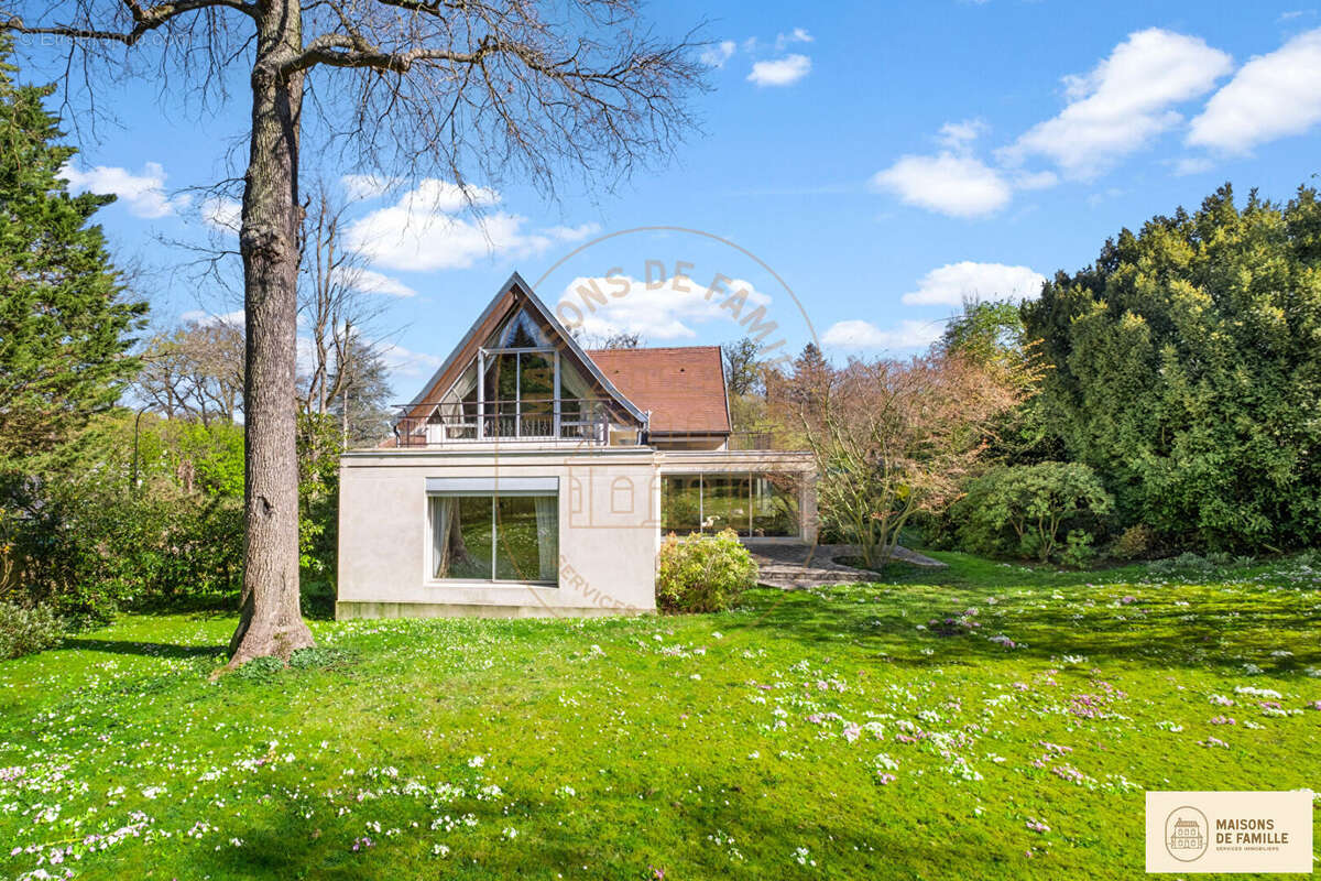 Zaha - Maison d'architecte à vendre au Hameau de la Jonchère à Rueil-Malmaison - photo 2