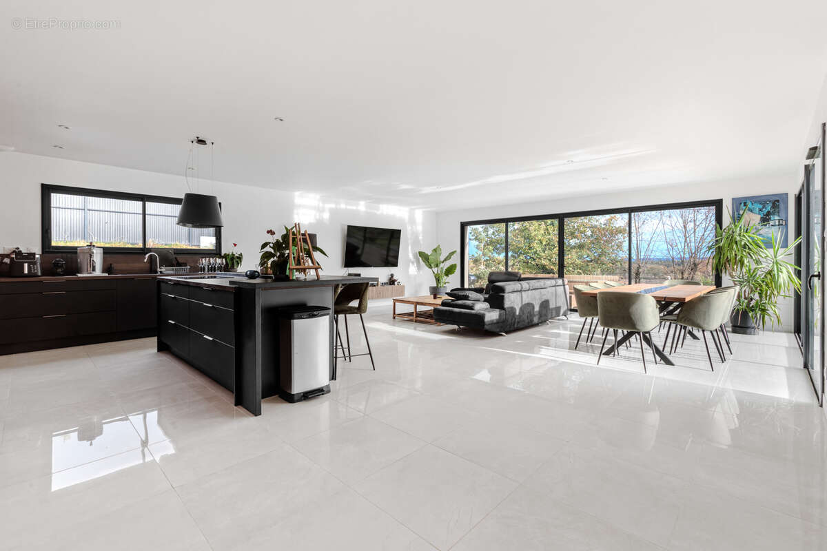 Maison à SAINT-CLAR-DE-RIVIERE