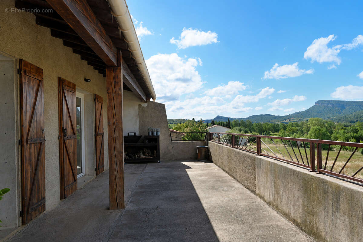 Maison familiale rénovée avec vue panoramique, terrasse et double garage   Serviès-en-Val - photo 15